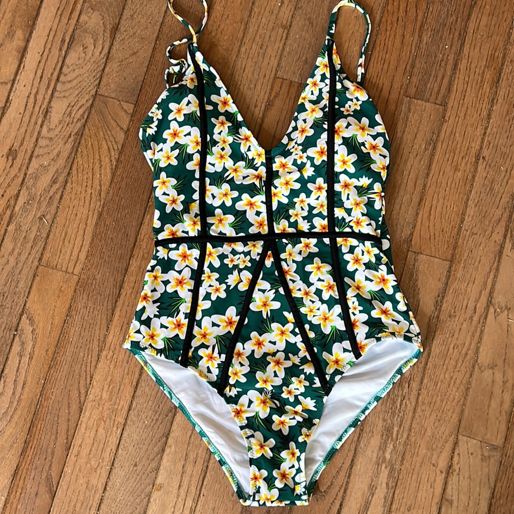 Cupshe Swimsuit Size S